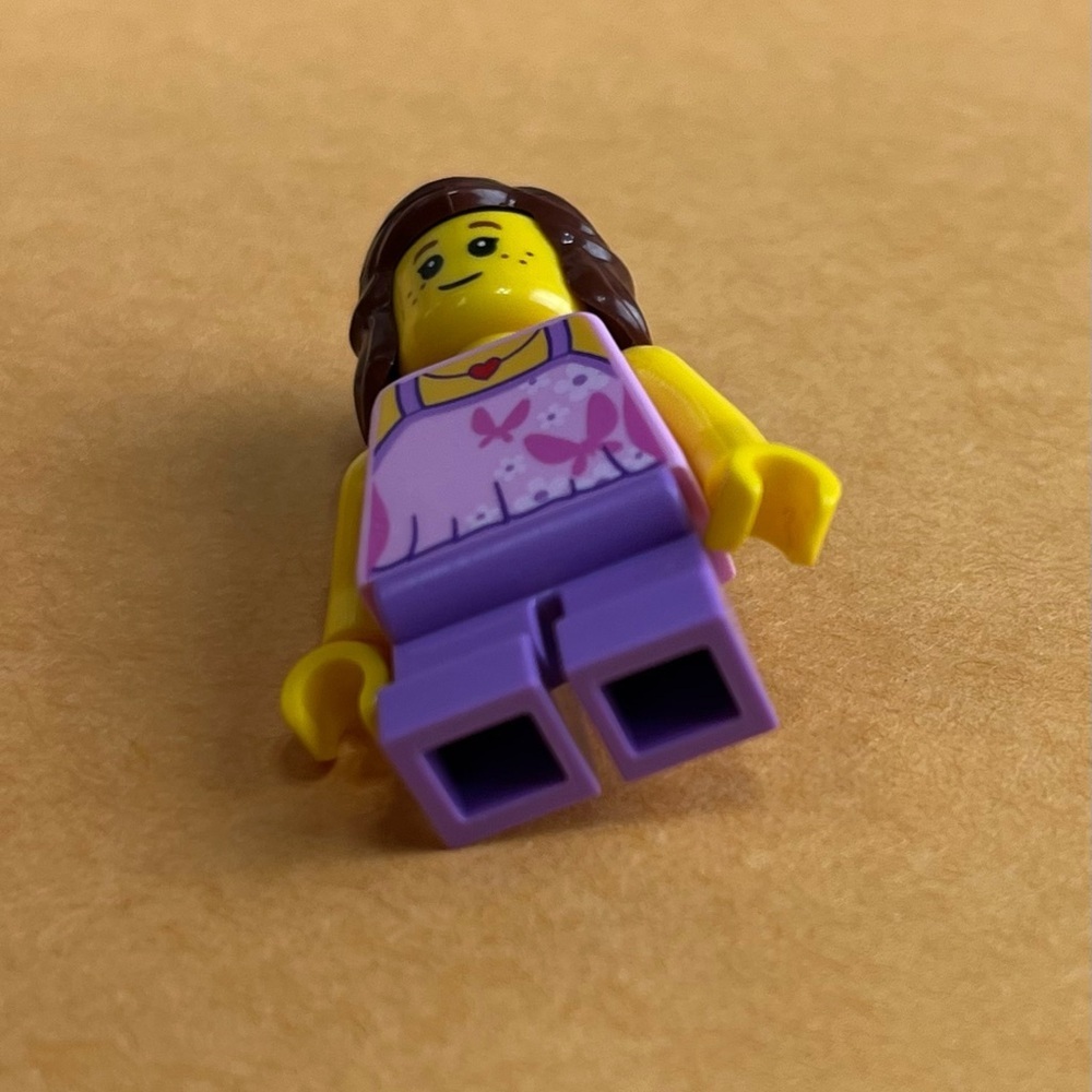 LEGO City Town Minifigure Girls Set 31067 Modular Poolside Holiday twn297 2” - Picture 6 of 10